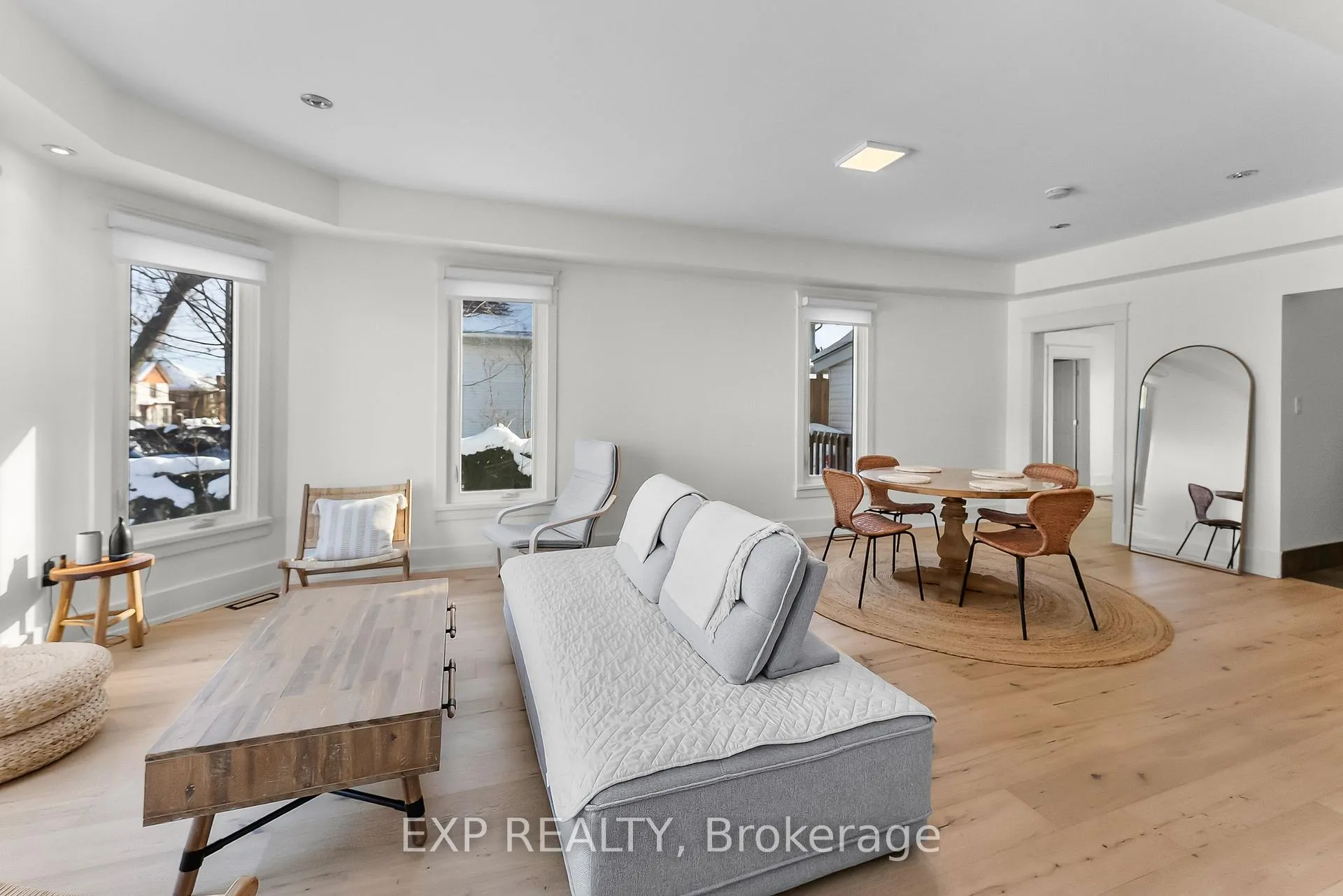 Photo 5 of 4330 Simcoe Street, Niagara Falls, Downtown — HOMEH