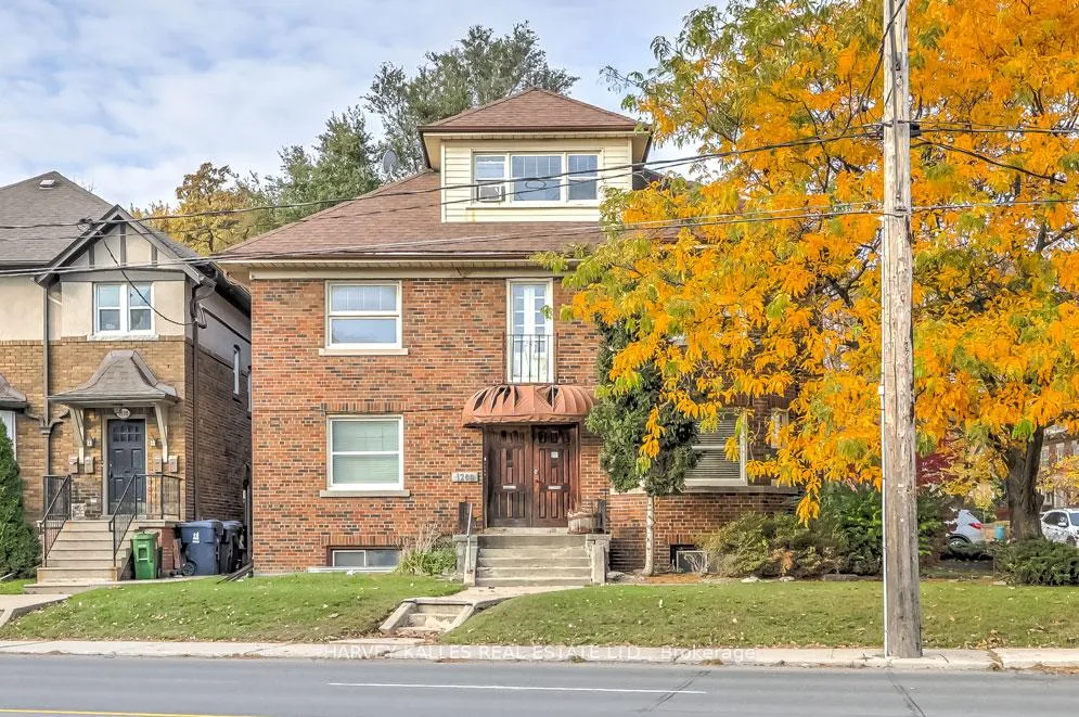 Front of Unit Upper#3, 1200 Avenue Road