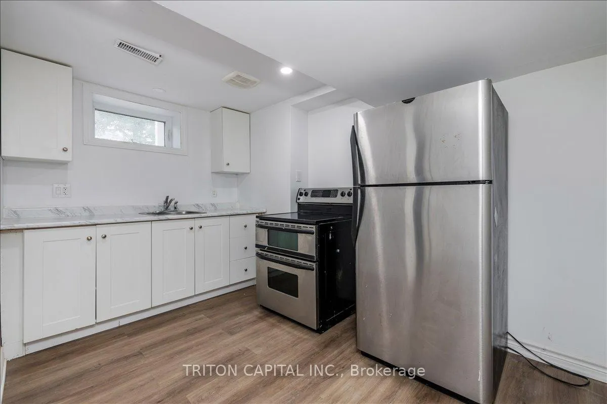 Front of Unit Lower, 54 Henry Street