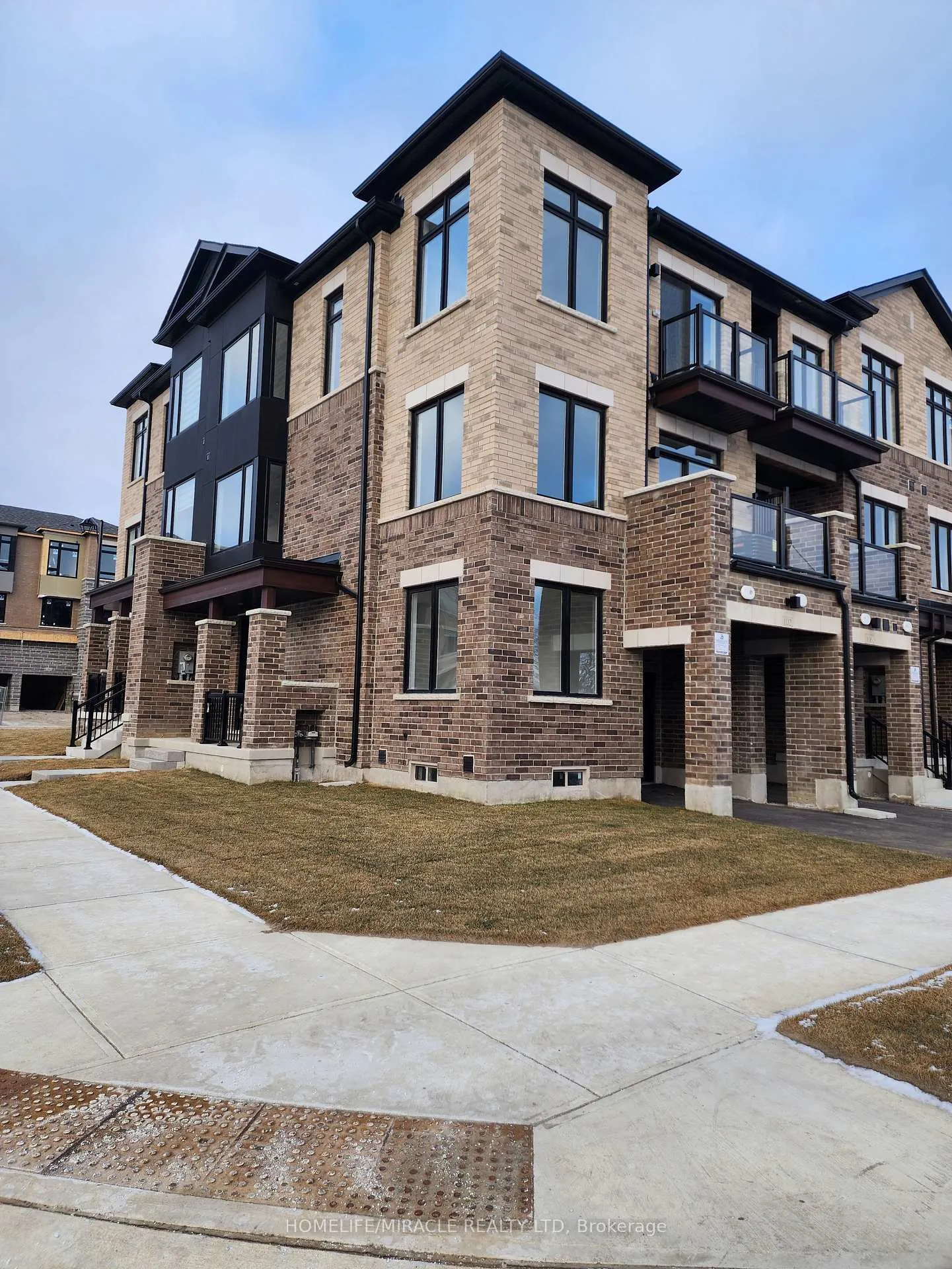 Photo 1 of 102 Thule Street, Vaughan, Vellore Village — HOMEH