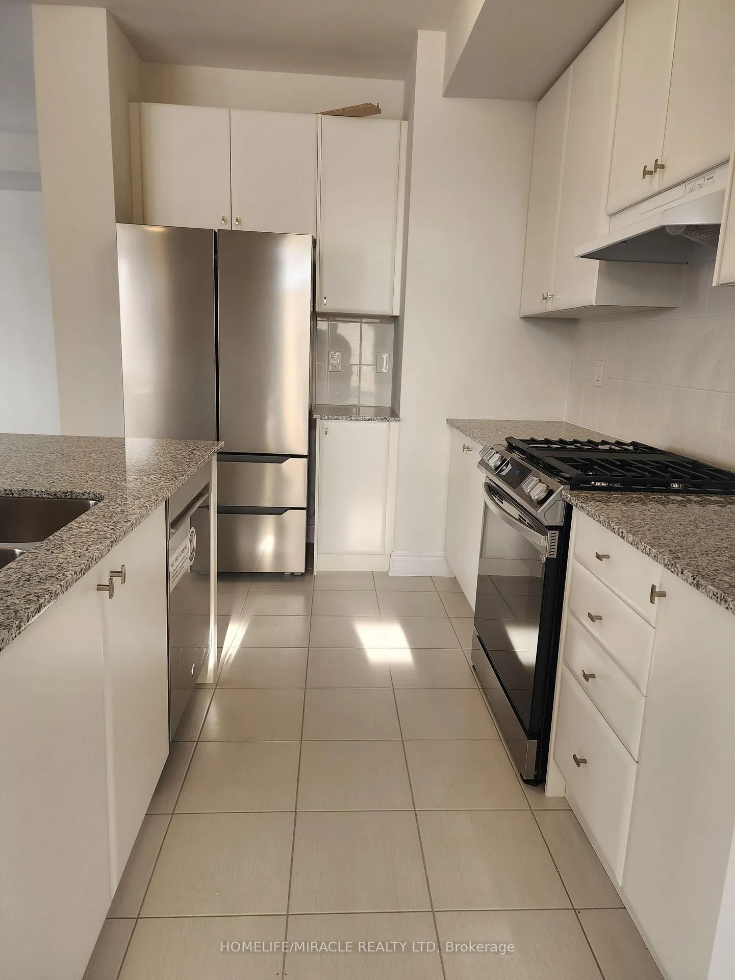 Photo 5 of 102 Thule Street, Vaughan, Vellore Village — HOMEH
