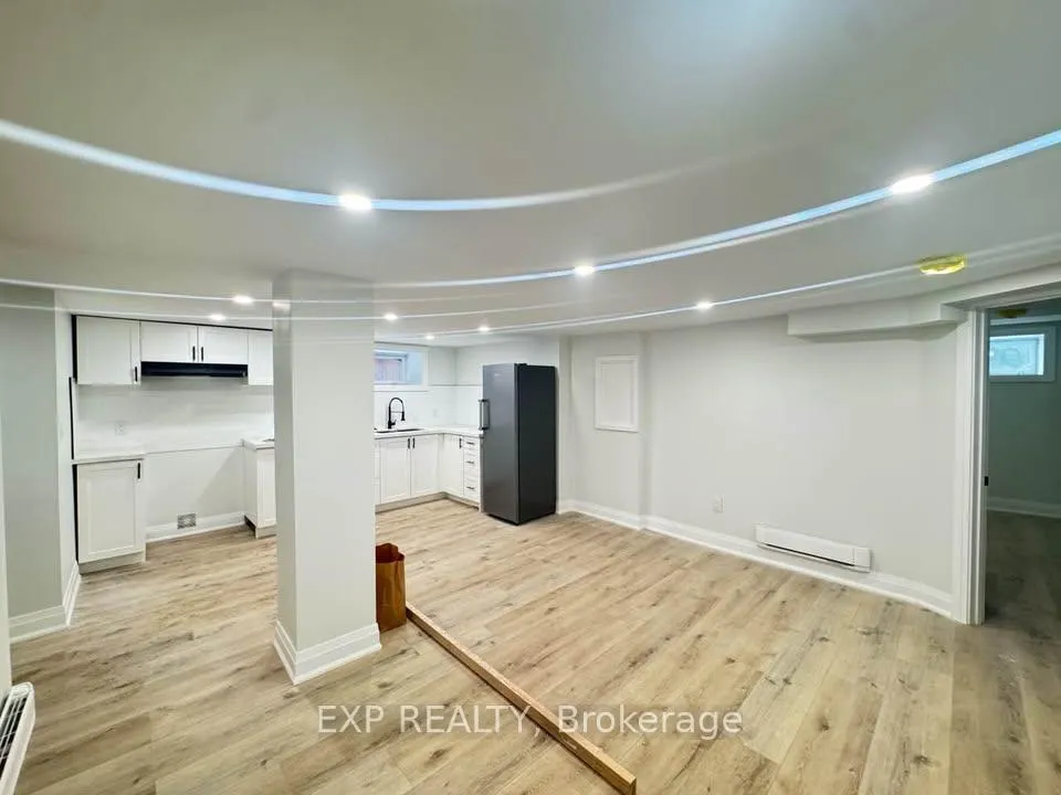 Photo 3 of Unit 5, 952 Main Street E, Hamilton, Blakeley — HOMEH
