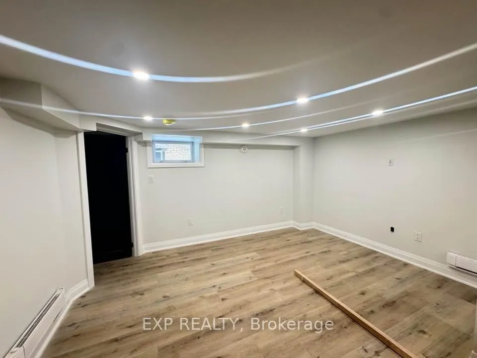 Photo 4 of Unit 5, 952 Main Street E, Hamilton, Blakeley — HOMEH