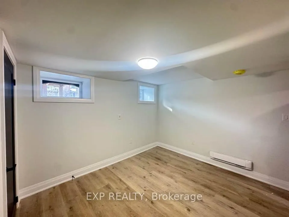 Photo 5 of Unit 5, 952 Main Street E, Hamilton, Blakeley — HOMEH