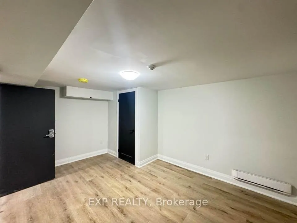 Photo 7 of Unit 5, 952 Main Street E, Hamilton, Blakeley — HOMEH