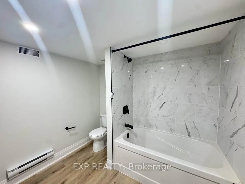 Photo 8 of Unit 5, 952 Main Street E, Hamilton, Blakeley — HOMEH
