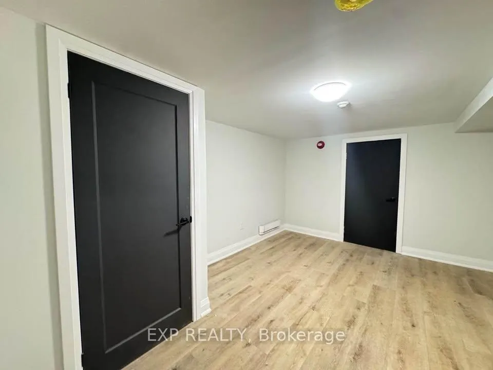 Photo 10 of Unit 5, 952 Main Street E, Hamilton, Blakeley — HOMEH