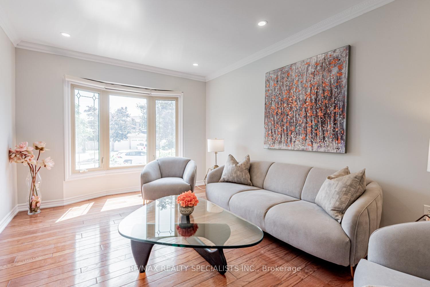 Photo 4 of 42 Resnik Drive, Clarington, Newcastle — HOMEH