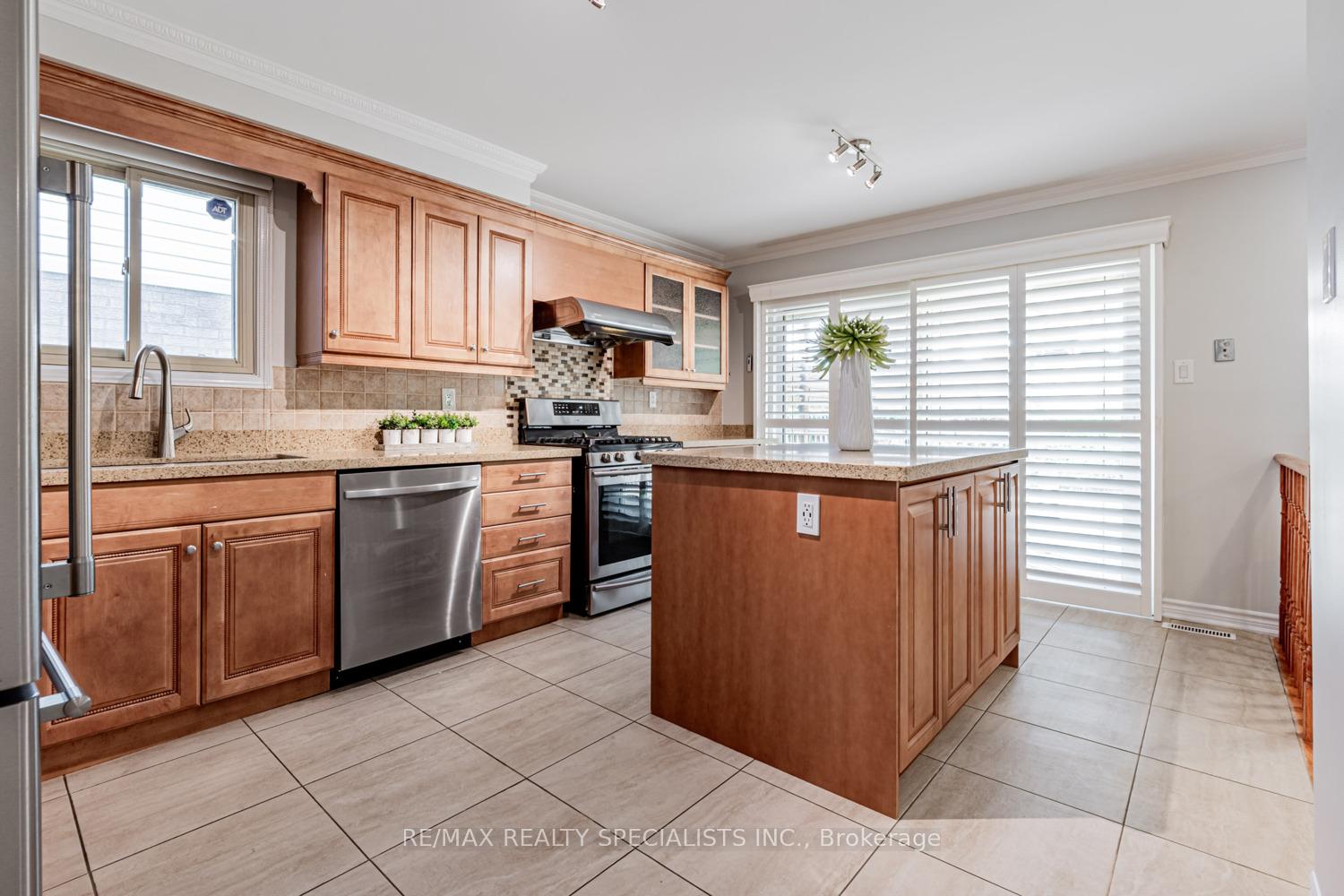 Photo 8 of 42 Resnik Drive, Clarington, Newcastle — HOMEH