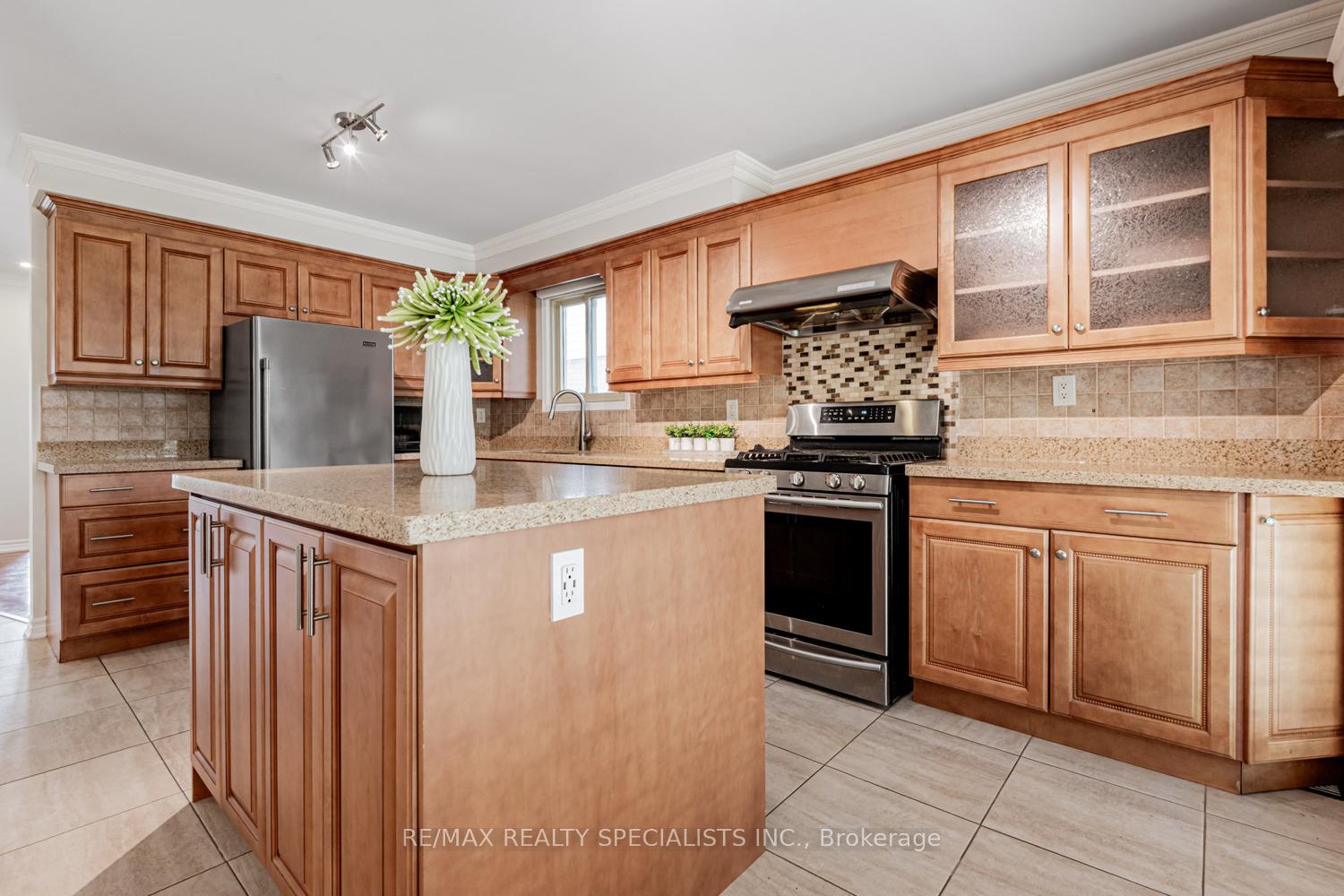 Photo 9 of 42 Resnik Drive, Clarington, Newcastle — HOMEH