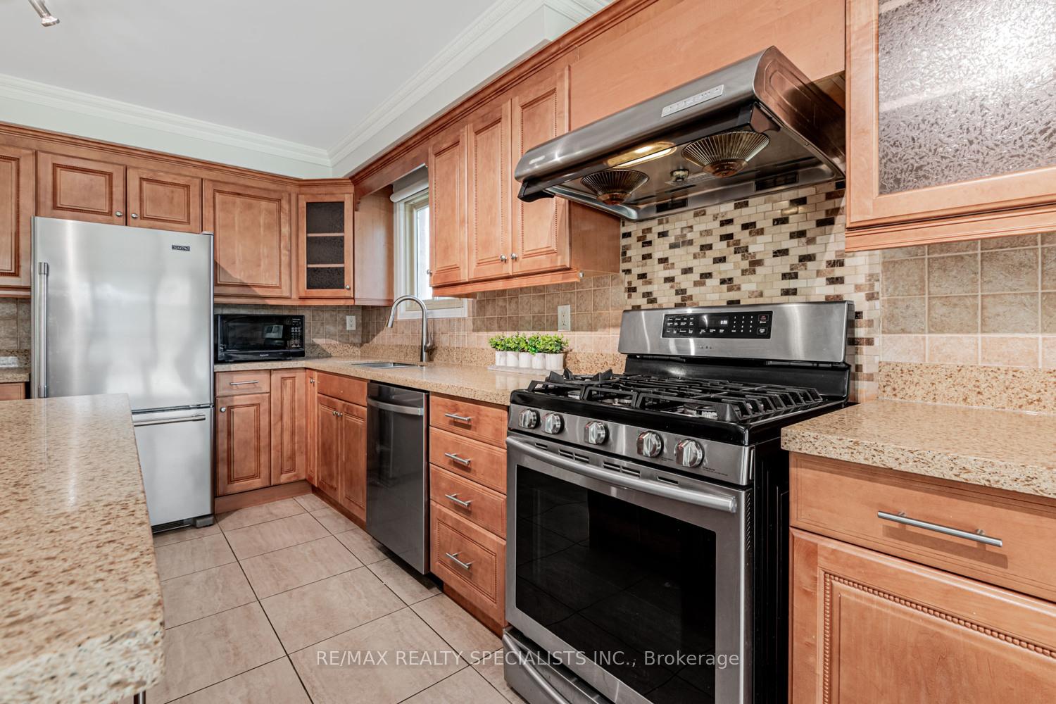 Photo 10 of 42 Resnik Drive, Clarington, Newcastle — HOMEH
