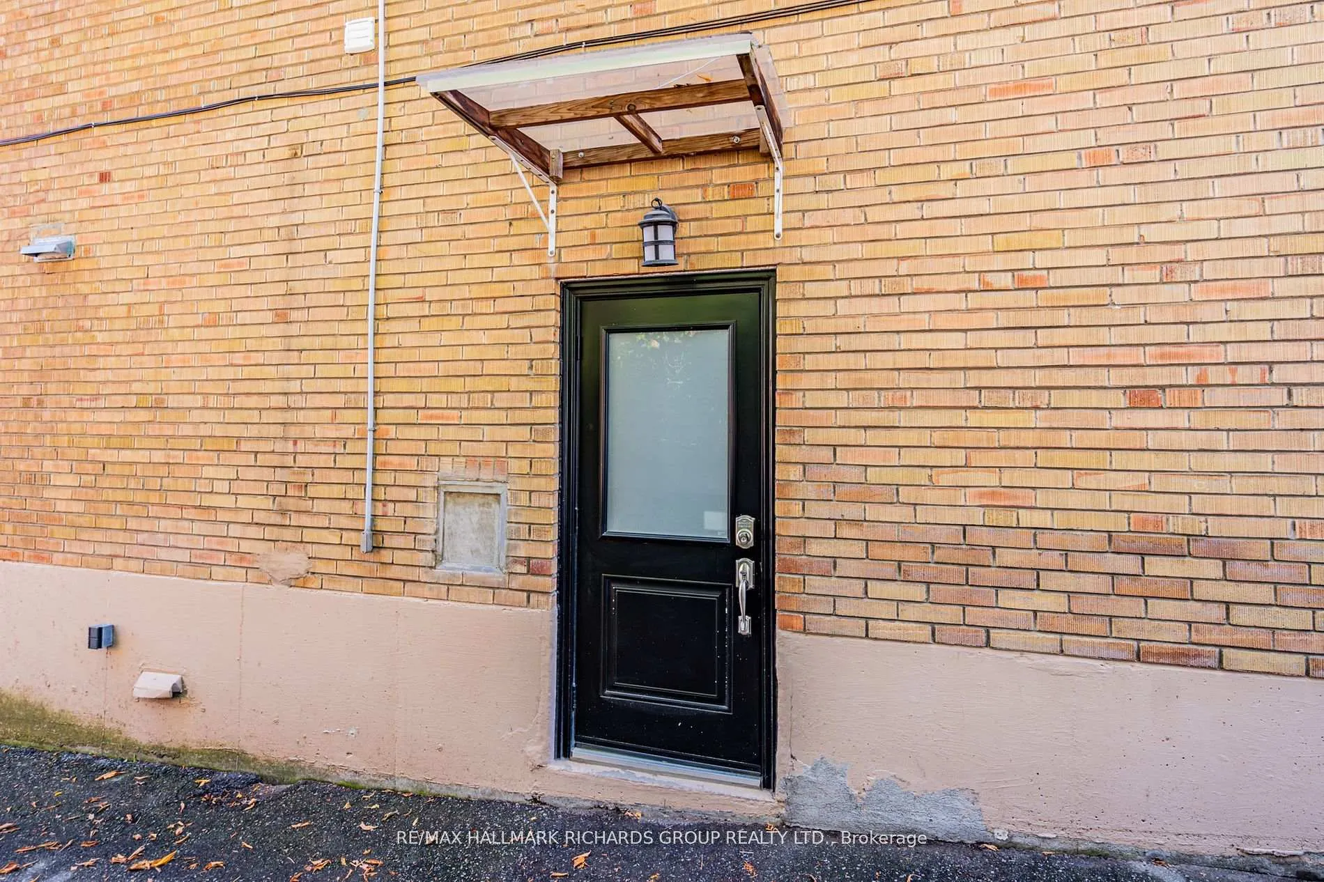 Photo 2 of Unit Lower, 159 Bellefair Avenue, Toronto, The Beaches — HOMEH
