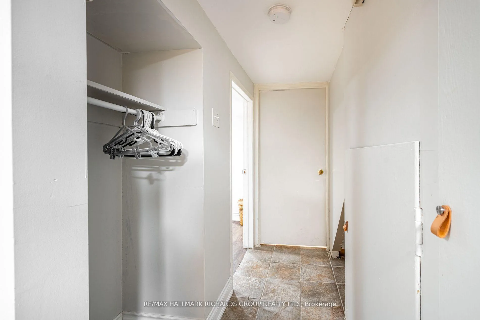 Photo 4 of Unit Lower, 159 Bellefair Avenue, Toronto, The Beaches — HOMEH