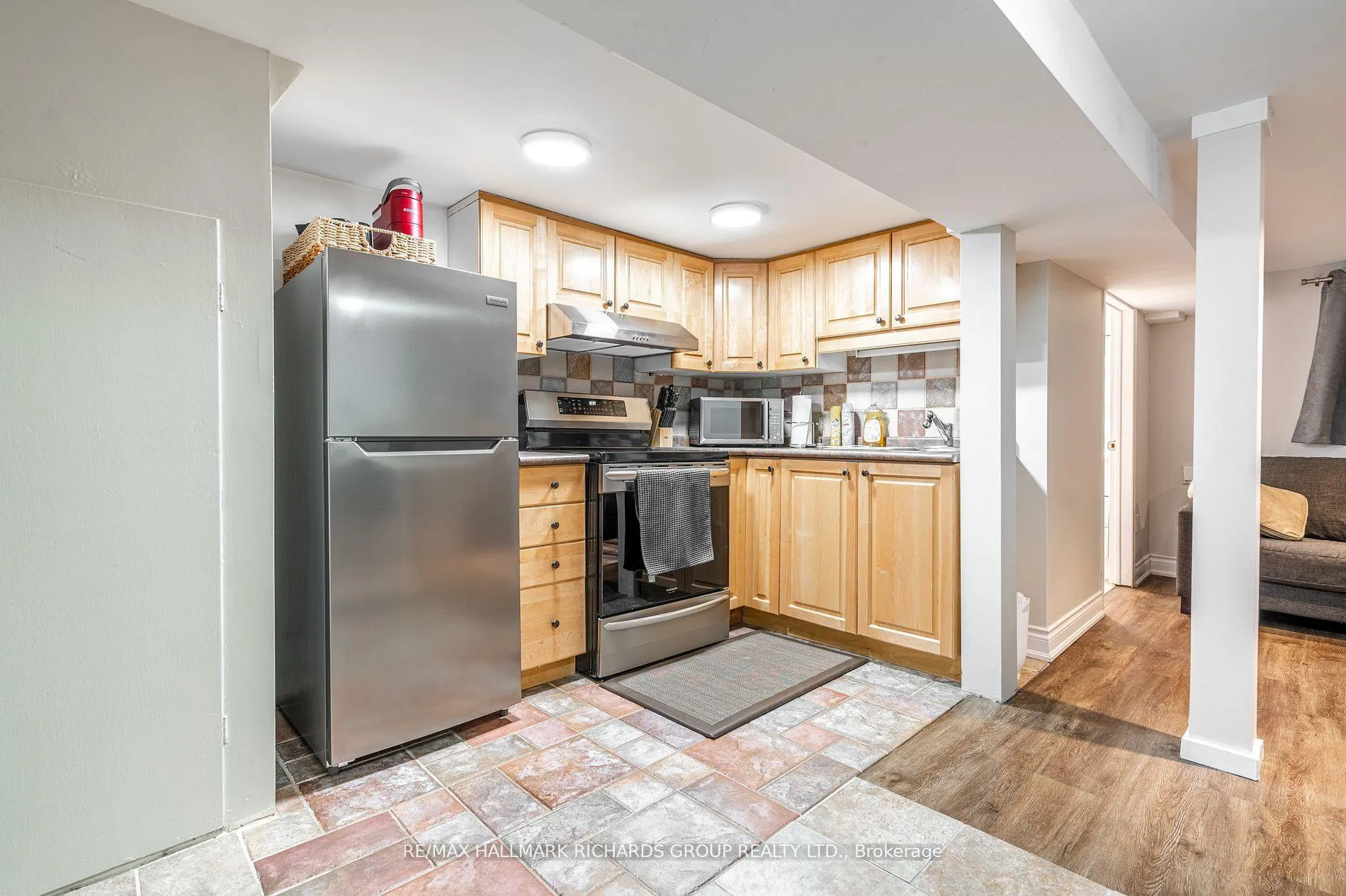Photo 5 of Unit Lower, 159 Bellefair Avenue, Toronto, The Beaches — HOMEH