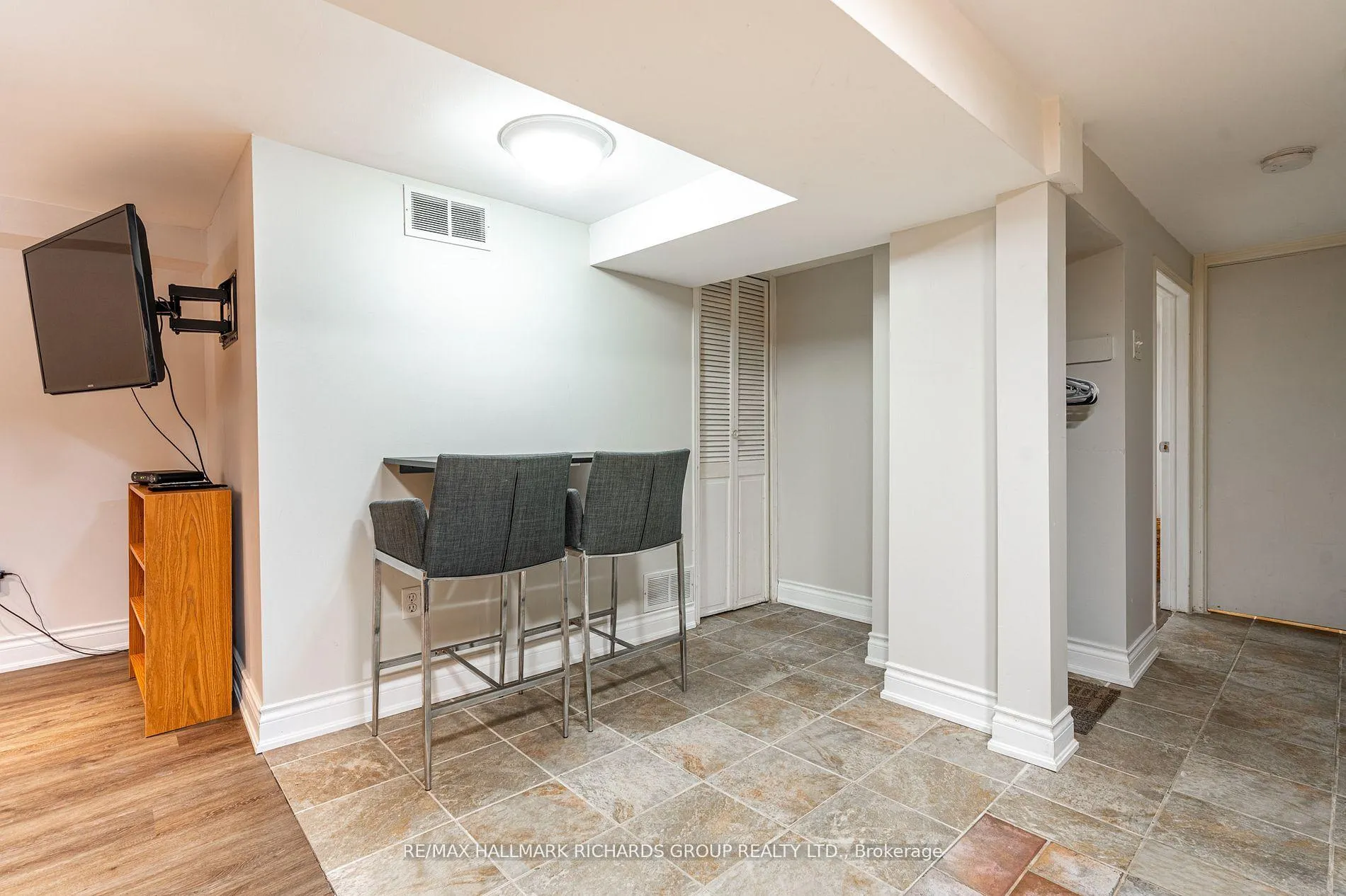 Photo 7 of Unit Lower, 159 Bellefair Avenue, Toronto, The Beaches — HOMEH