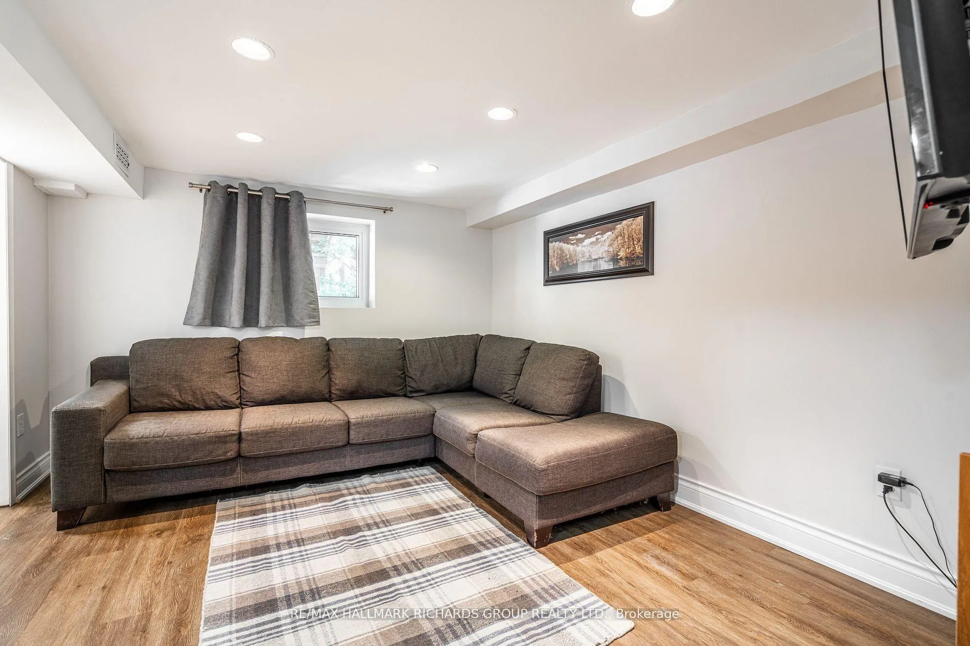 Photo 8 of Unit Lower, 159 Bellefair Avenue, Toronto, The Beaches — HOMEH