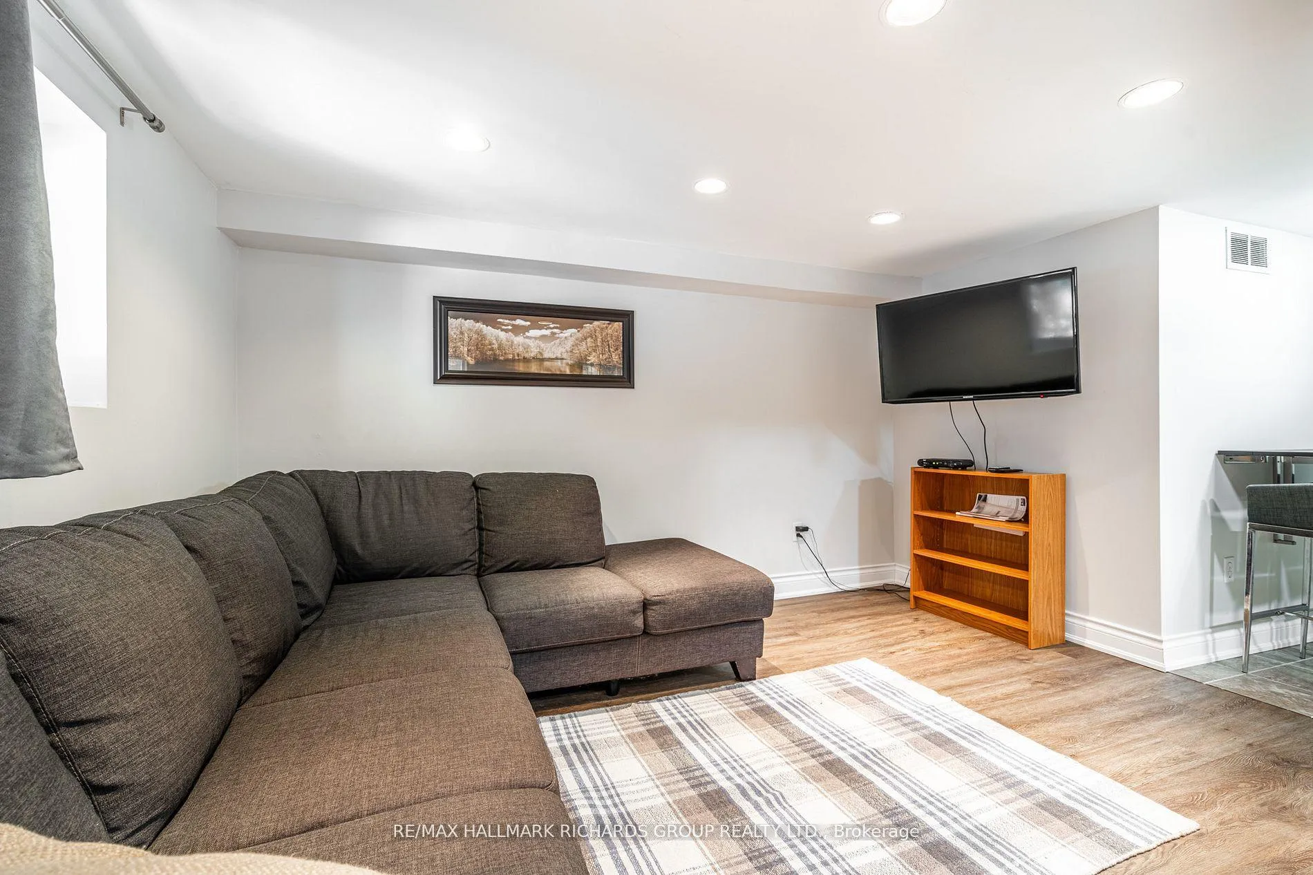 Photo 9 of Unit Lower, 159 Bellefair Avenue, Toronto, The Beaches — HOMEH