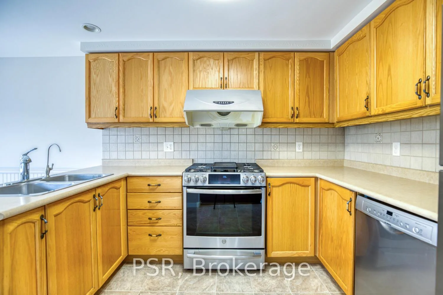 Photo 4 of 578 Chesapeake Crescent, Waterloo, Eastbridge — HOMEH