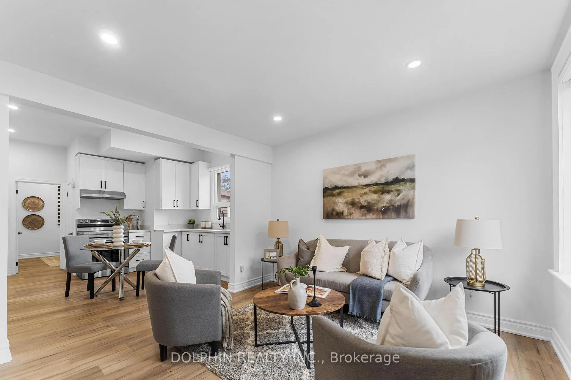 Photo 5 of Unit Upper, 5 Victoria Street, Clarington, Bowmanville — HOMEH