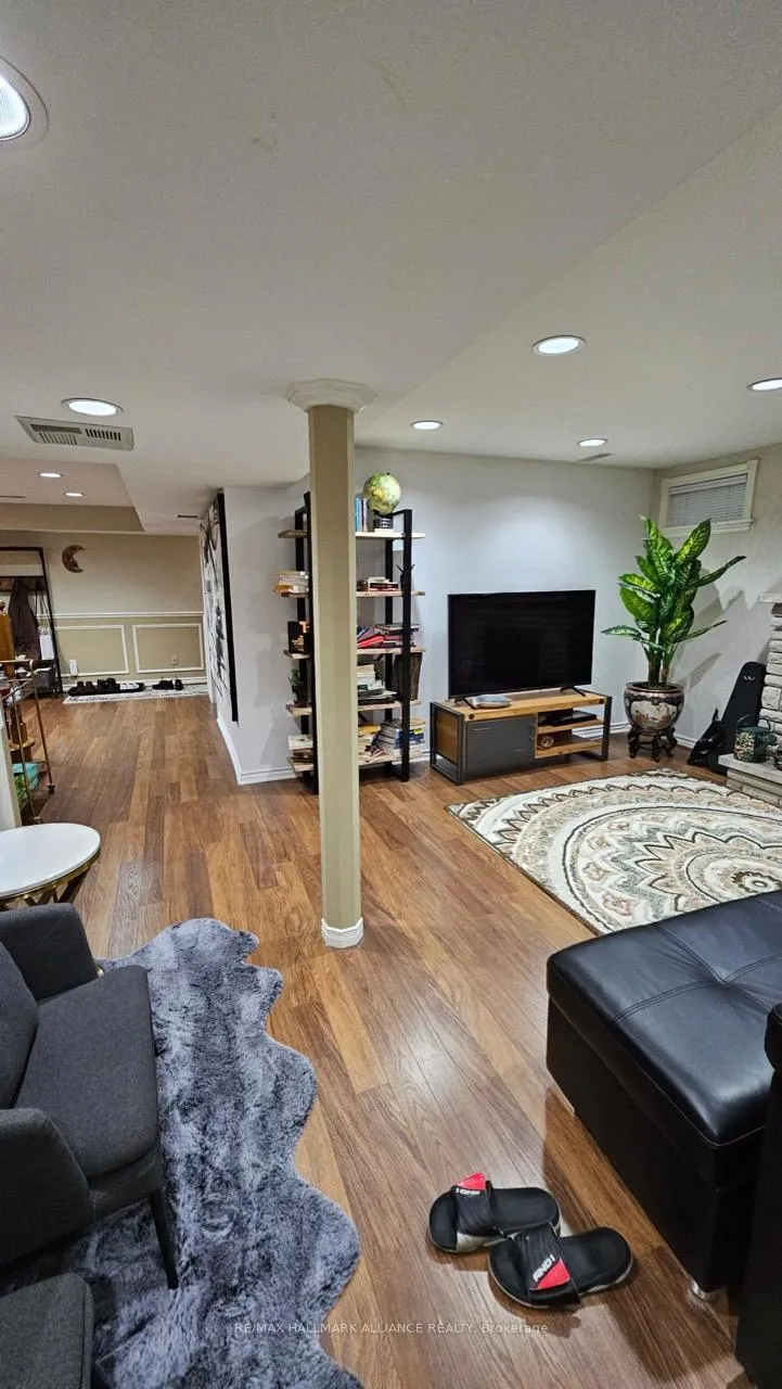 Photo 10 of Unit Lower, 33 Trevor Street, Vaughan, East Woodbridge — HOMEH