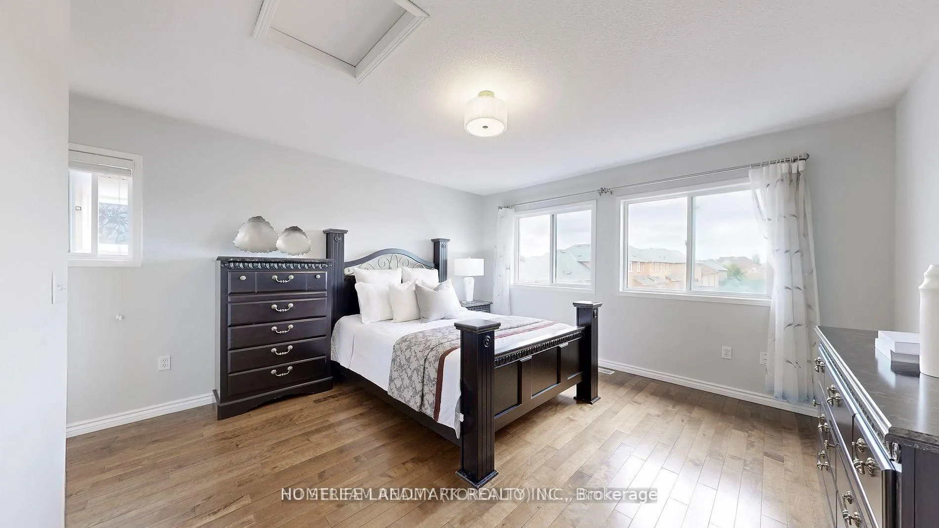 Photo 19 of 41 Bur Oak Avenue, Markham, Berczy — HOMEH