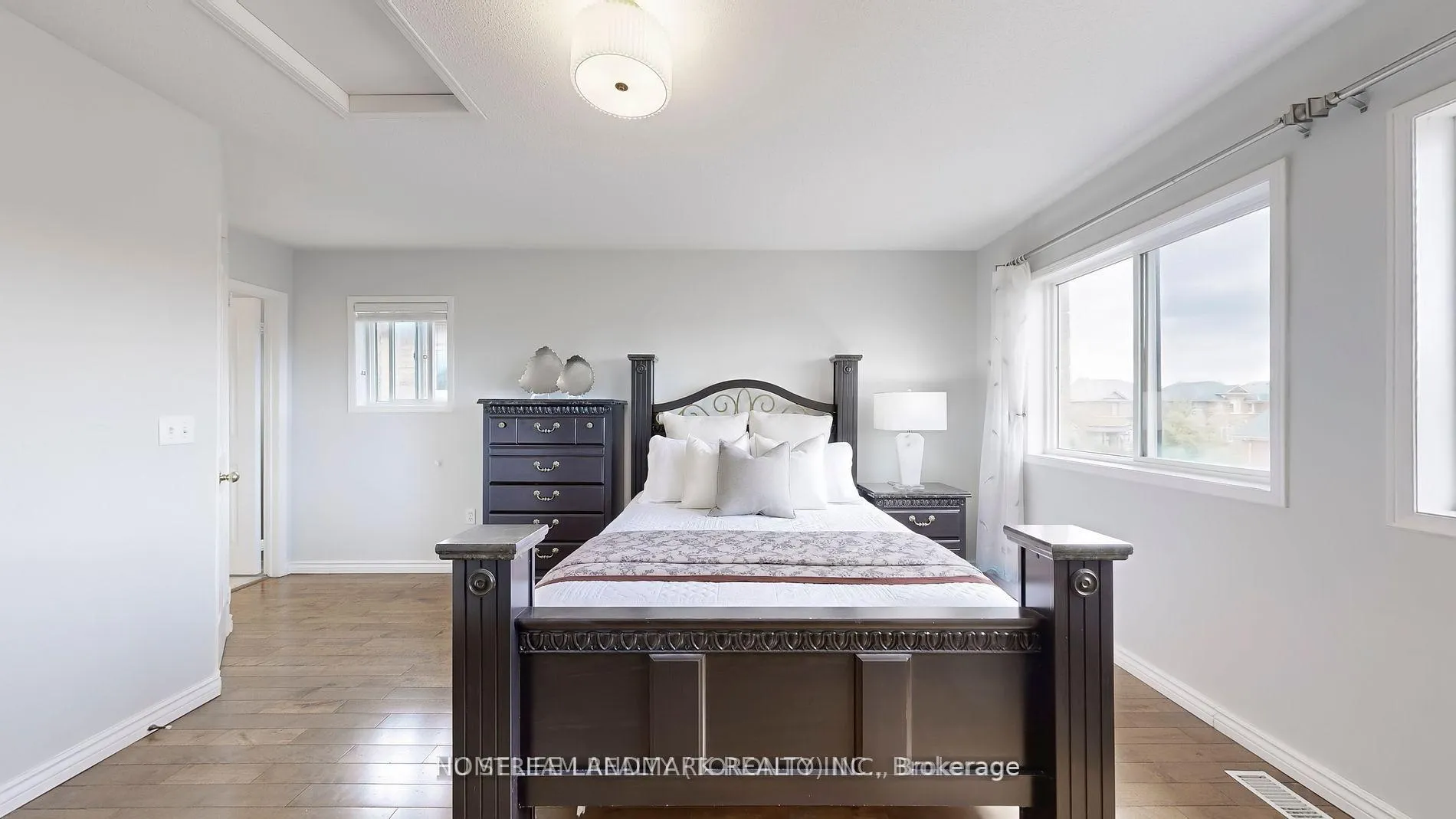 Photo 20 of 41 Bur Oak Avenue, Markham, Berczy — HOMEH