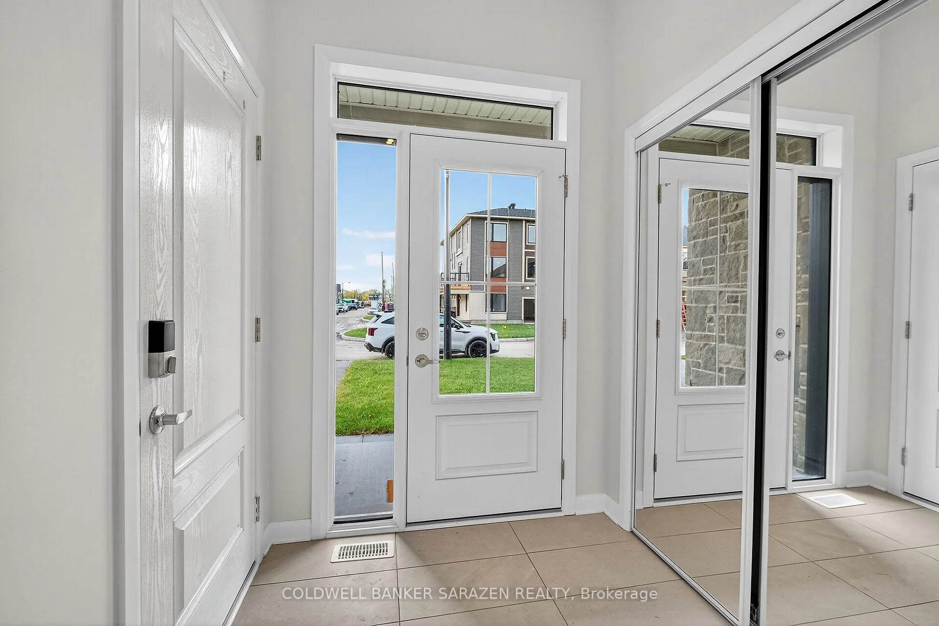 Photo 2 of 936 Eileen Vollick Crescent, Ottawa, Kanata - Morgan's Grant/South March — HOMEH