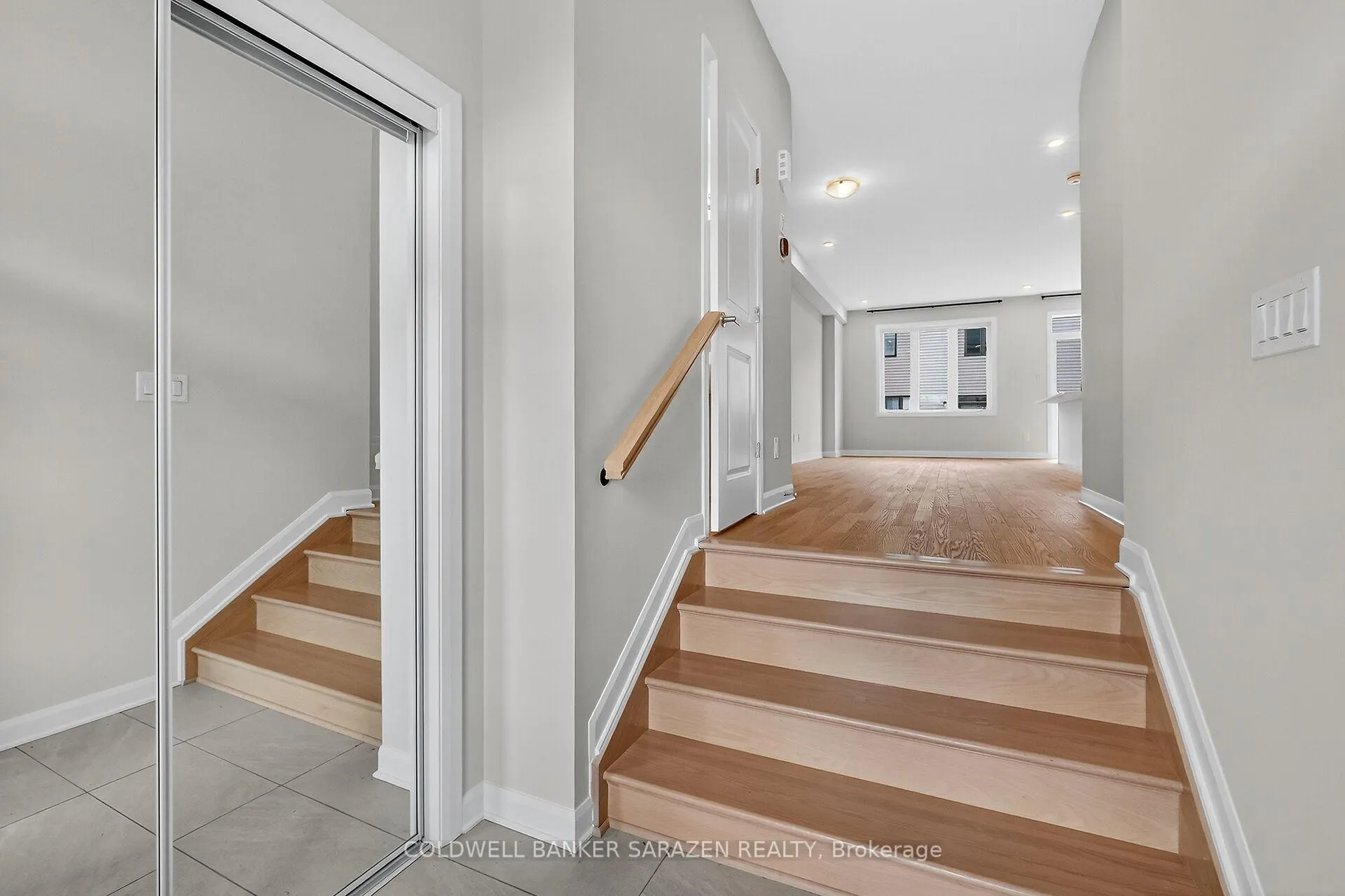 Photo 3 of 936 Eileen Vollick Crescent, Ottawa, Kanata - Morgan's Grant/South March — HOMEH
