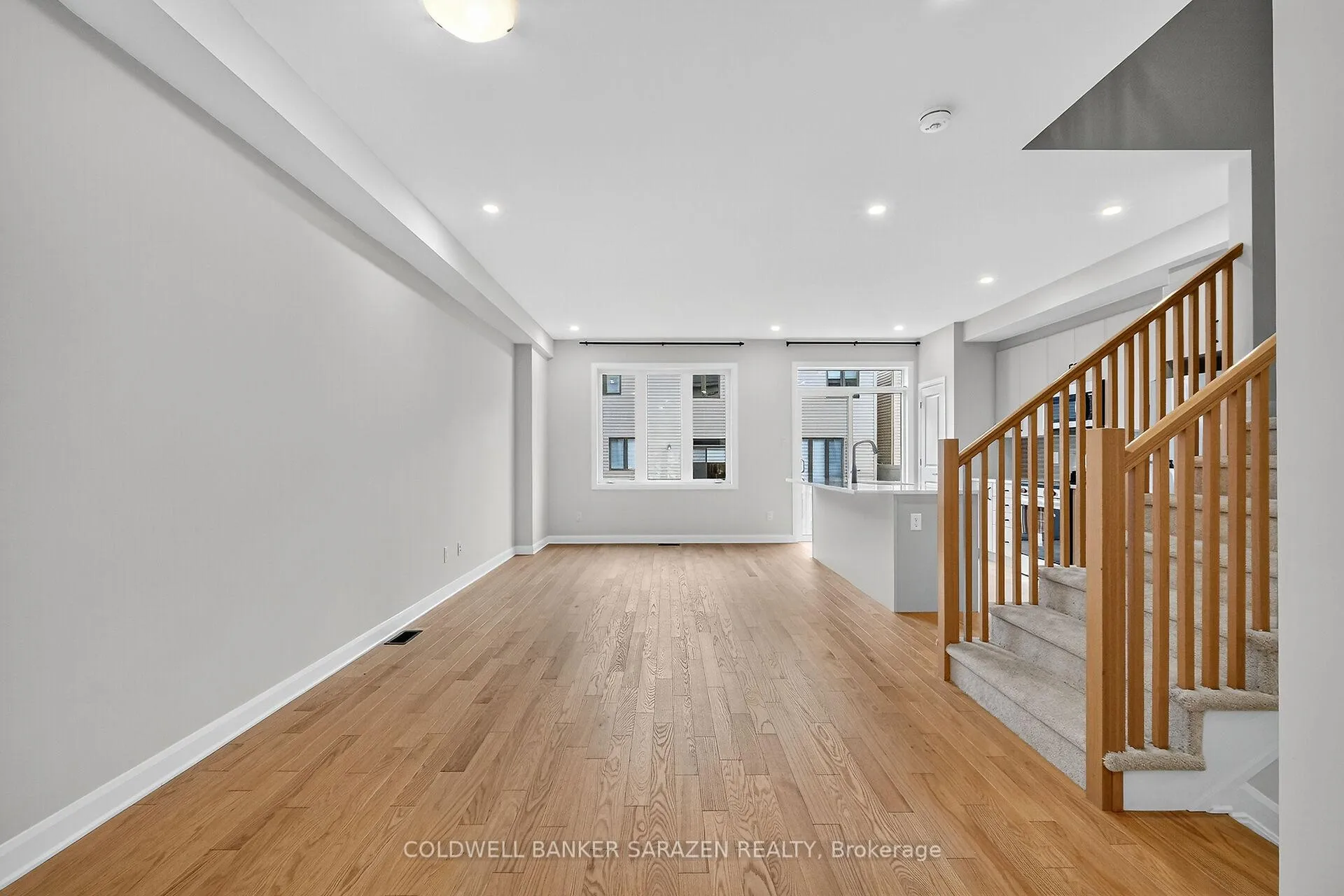 Photo 4 of 936 Eileen Vollick Crescent, Ottawa, Kanata - Morgan's Grant/South March — HOMEH