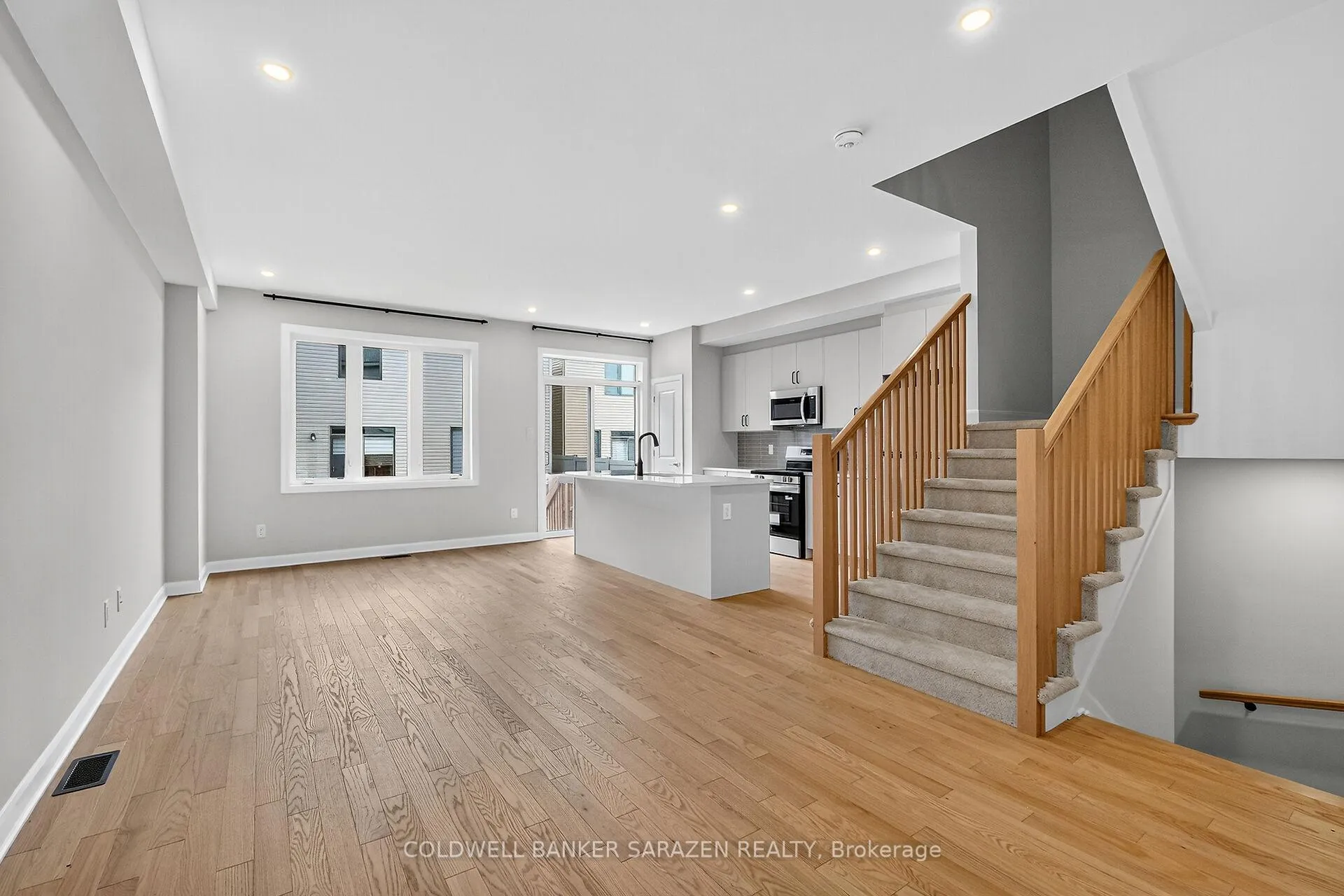 Photo 5 of 936 Eileen Vollick Crescent, Ottawa, Kanata - Morgan's Grant/South March — HOMEH