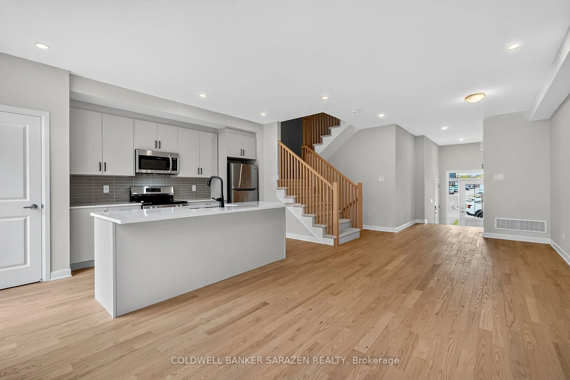 Photo 6 of 936 Eileen Vollick Crescent, Ottawa, Kanata - Morgan's Grant/South March — HOMEH