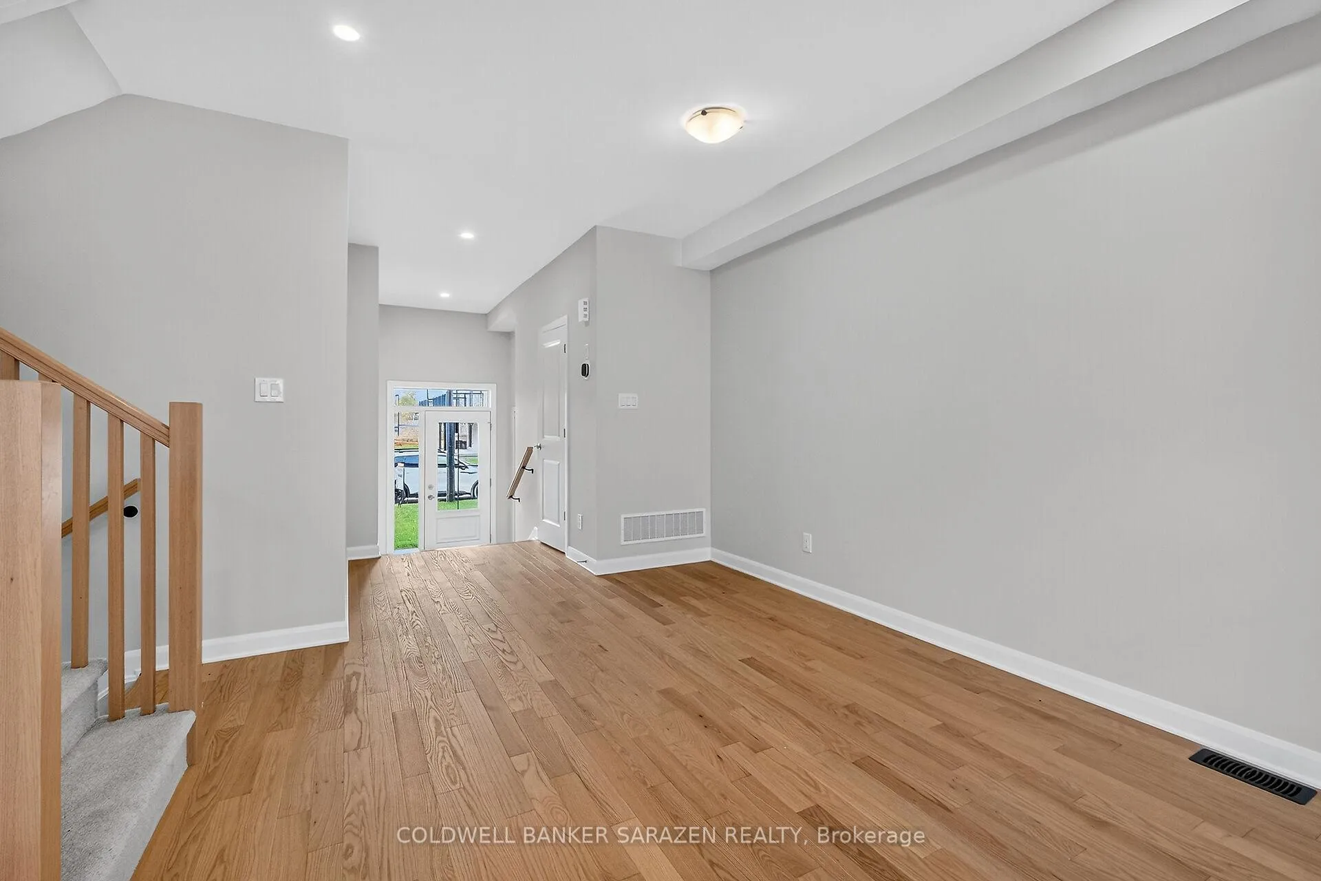 Photo 8 of 936 Eileen Vollick Crescent, Ottawa, Kanata - Morgan's Grant/South March — HOMEH