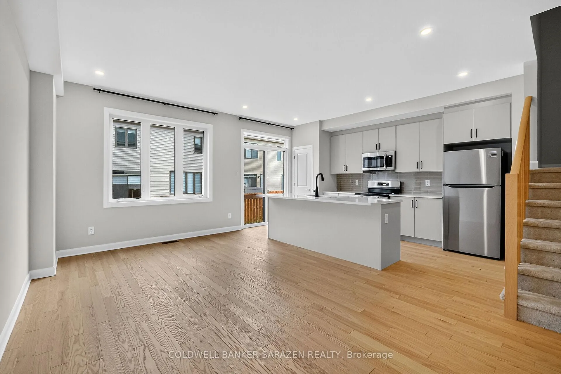 Photo 9 of 936 Eileen Vollick Crescent, Ottawa, Kanata - Morgan's Grant/South March — HOMEH