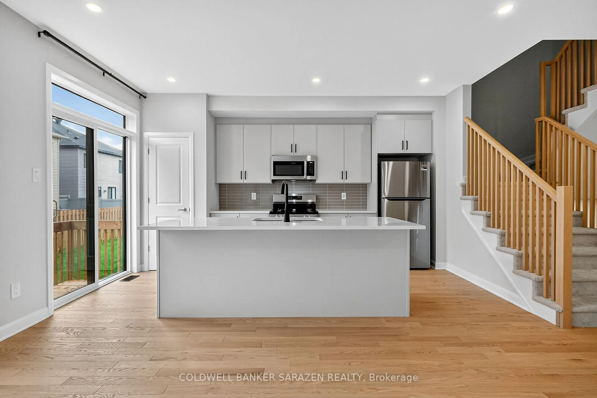 Photo 12 of 936 Eileen Vollick Crescent, Ottawa, Kanata - Morgan's Grant/South March — HOMEH