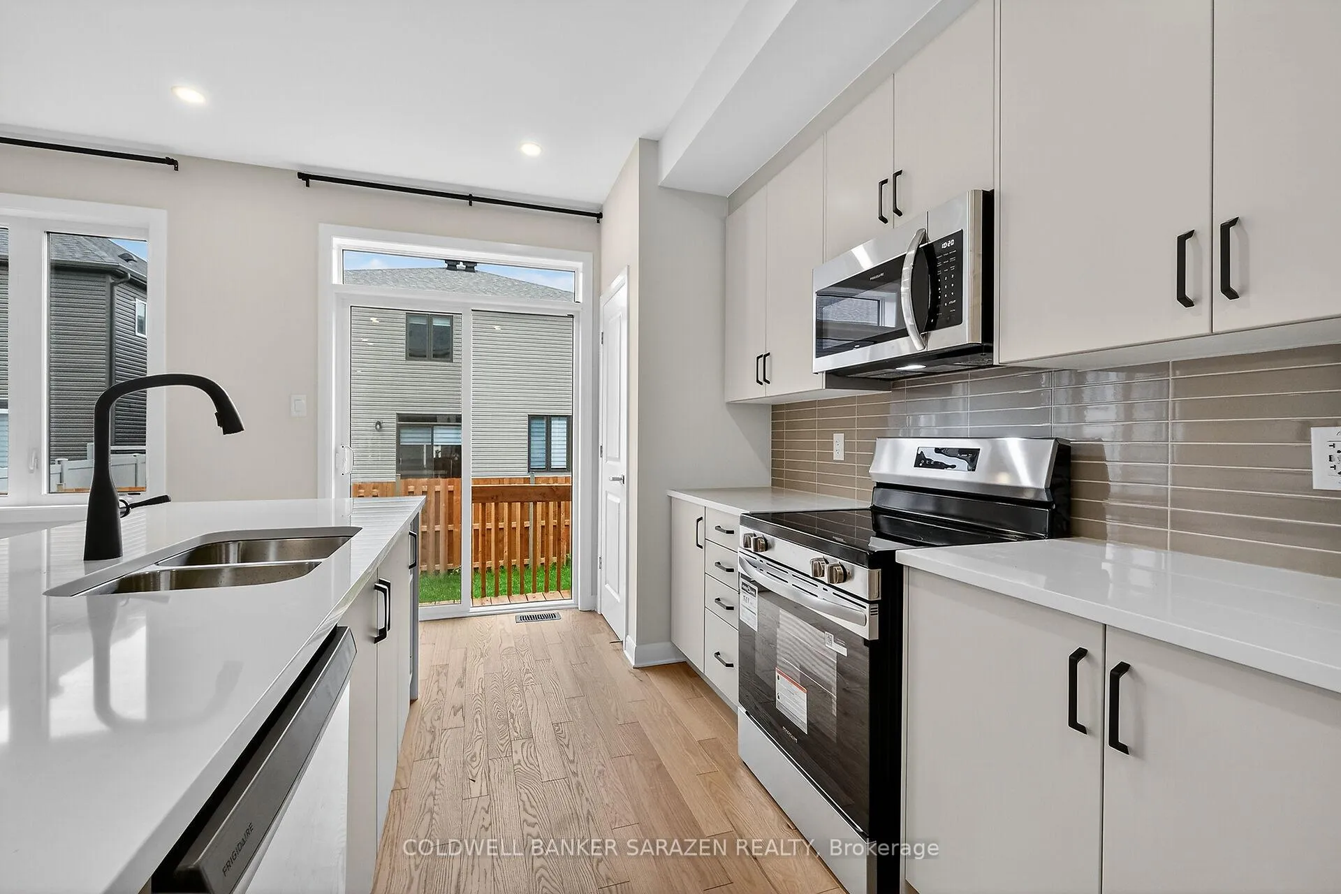 Photo 14 of 936 Eileen Vollick Crescent, Ottawa, Kanata - Morgan's Grant/South March — HOMEH