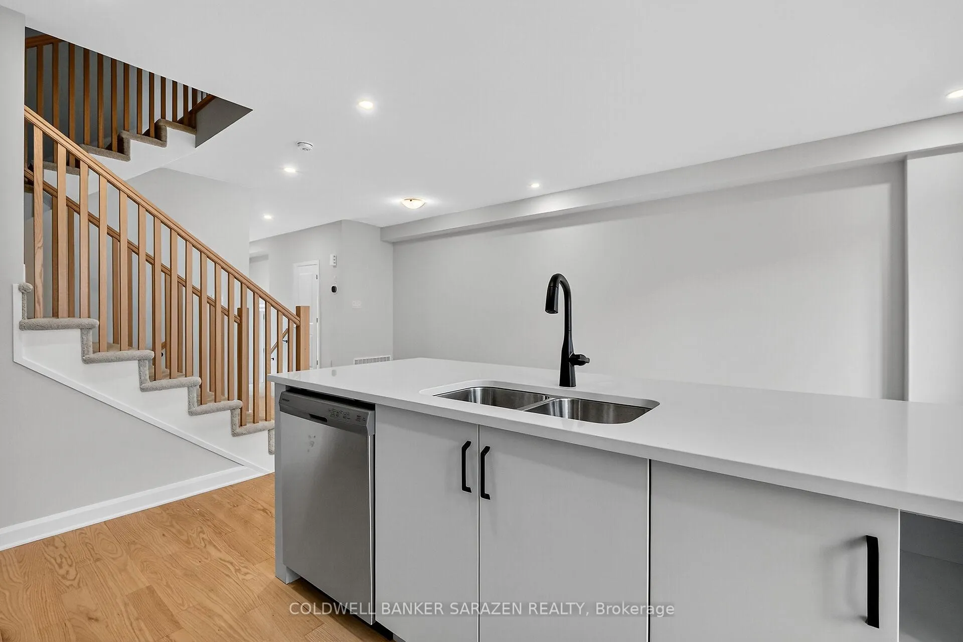 Photo 16 of 936 Eileen Vollick Crescent, Ottawa, Kanata - Morgan's Grant/South March — HOMEH