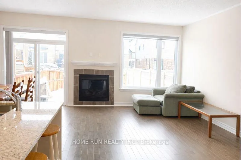 Photo 3 of 520 Earnscliffe Grove, Ottawa, Riverside South/Gloucester Glen — HOMEH