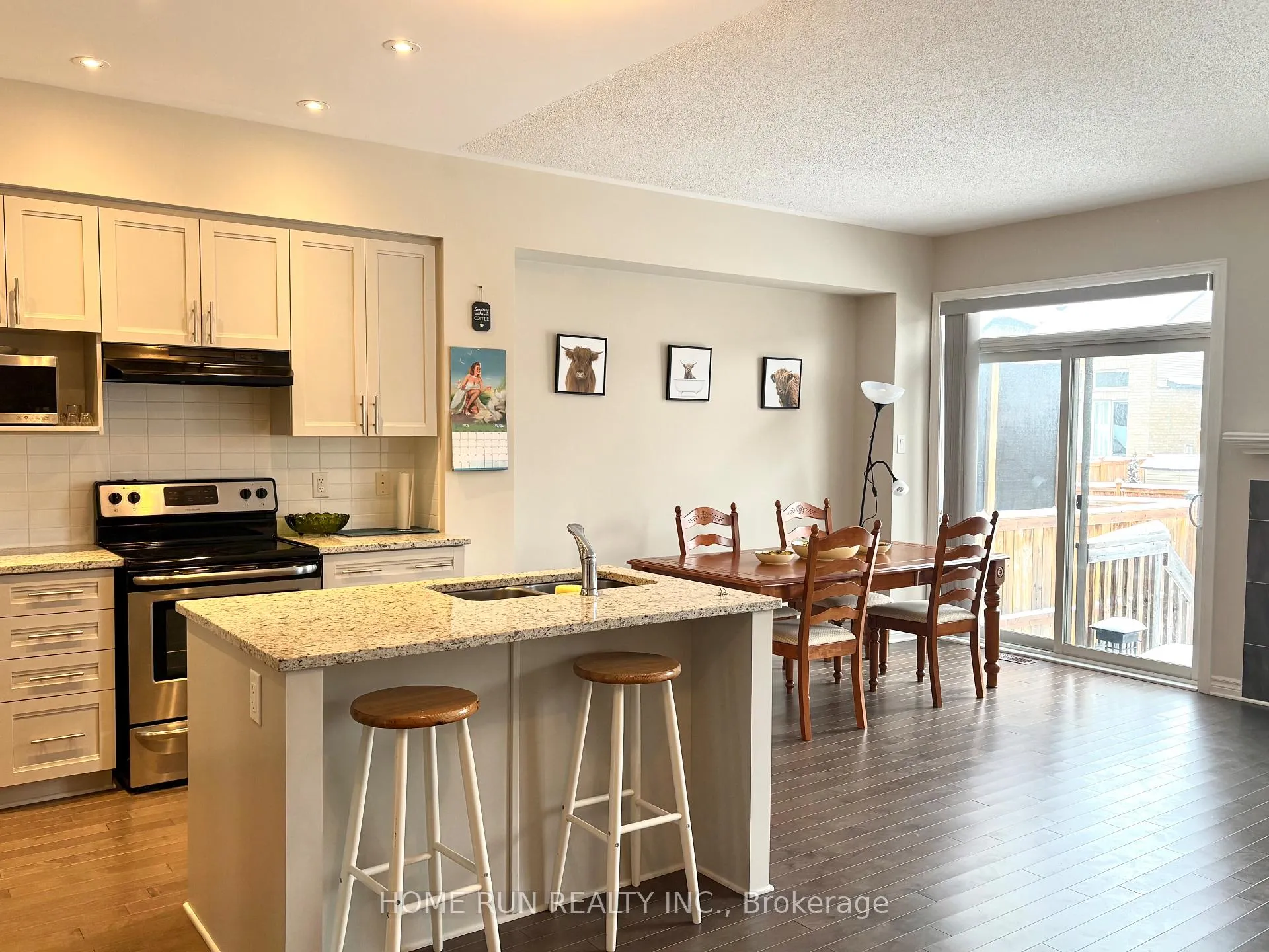 Photo 4 of 520 Earnscliffe Grove, Ottawa, Riverside South/Gloucester Glen — HOMEH