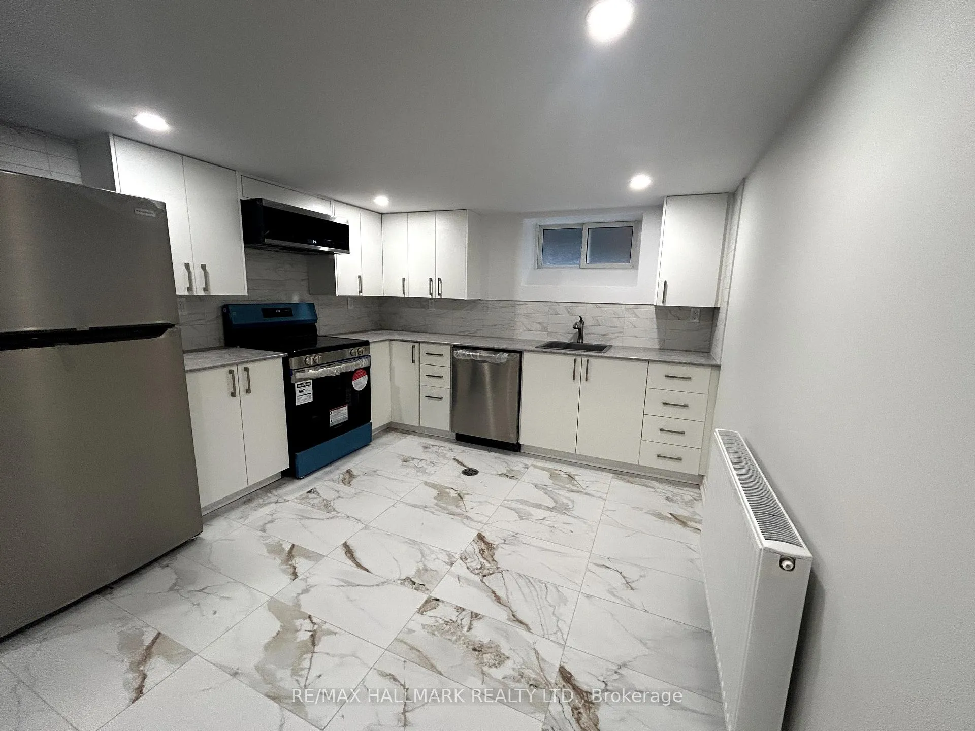 Photo 9 of Unit Lower, 100 Lawton Boulevard, Toronto, Yonge-St. Clair — HOMEH