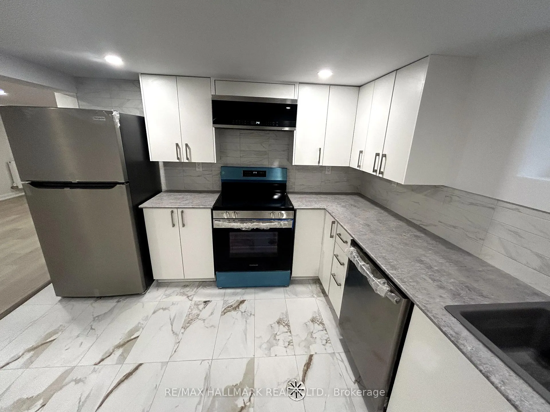 Photo 10 of Unit Lower, 100 Lawton Boulevard, Toronto, Yonge-St. Clair — HOMEH