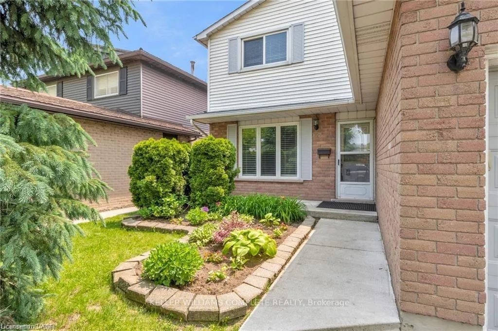 Photo 1 of 14 Oceanic Drive, Hamilton, Lakeshore — HOMEH