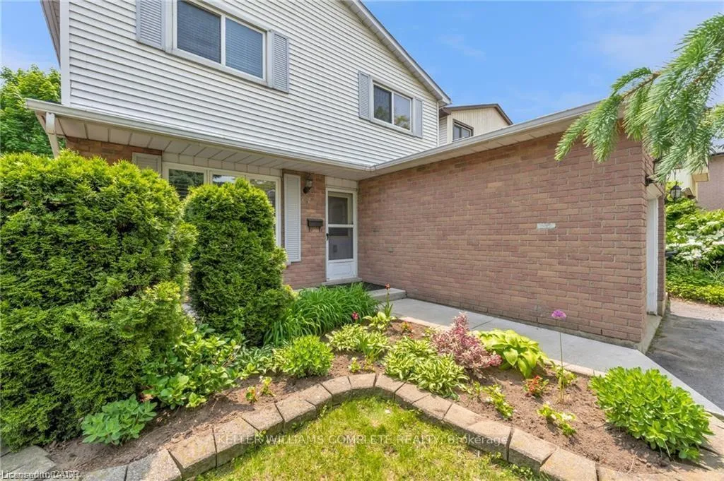 Photo 4 of 14 Oceanic Drive, Hamilton, Lakeshore — HOMEH