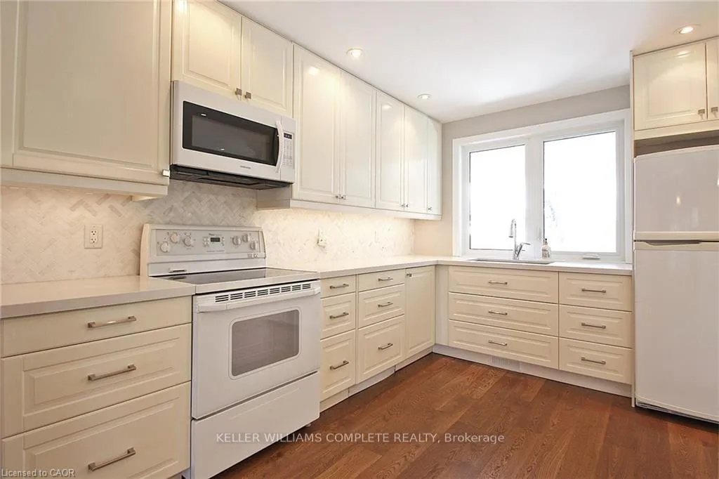 Photo 6 of 14 Oceanic Drive, Hamilton, Lakeshore — HOMEH