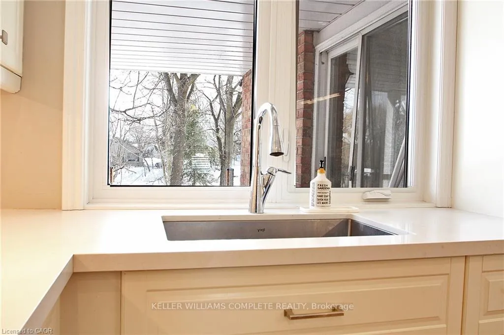Photo 7 of 14 Oceanic Drive, Hamilton, Lakeshore — HOMEH