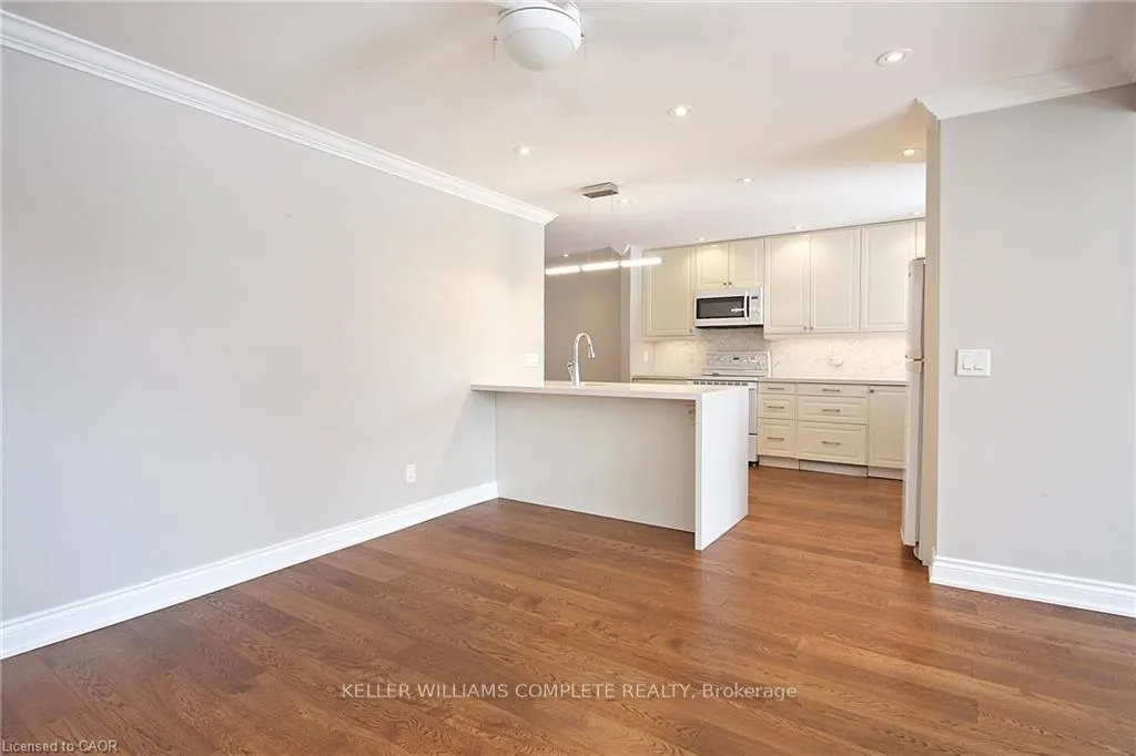 Photo 10 of 14 Oceanic Drive, Hamilton, Lakeshore — HOMEH
