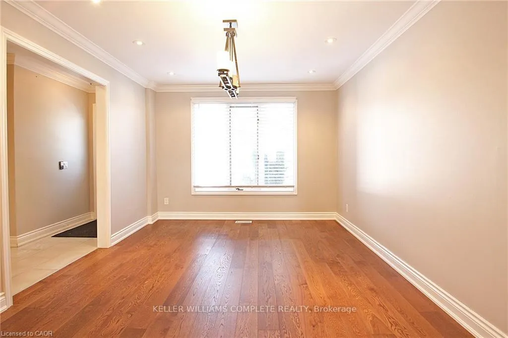 Photo 11 of 14 Oceanic Drive, Hamilton, Lakeshore — HOMEH