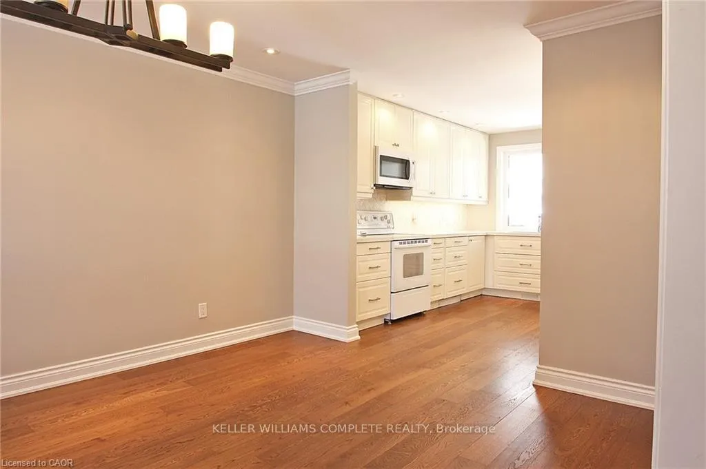 Photo 12 of 14 Oceanic Drive, Hamilton, Lakeshore — HOMEH