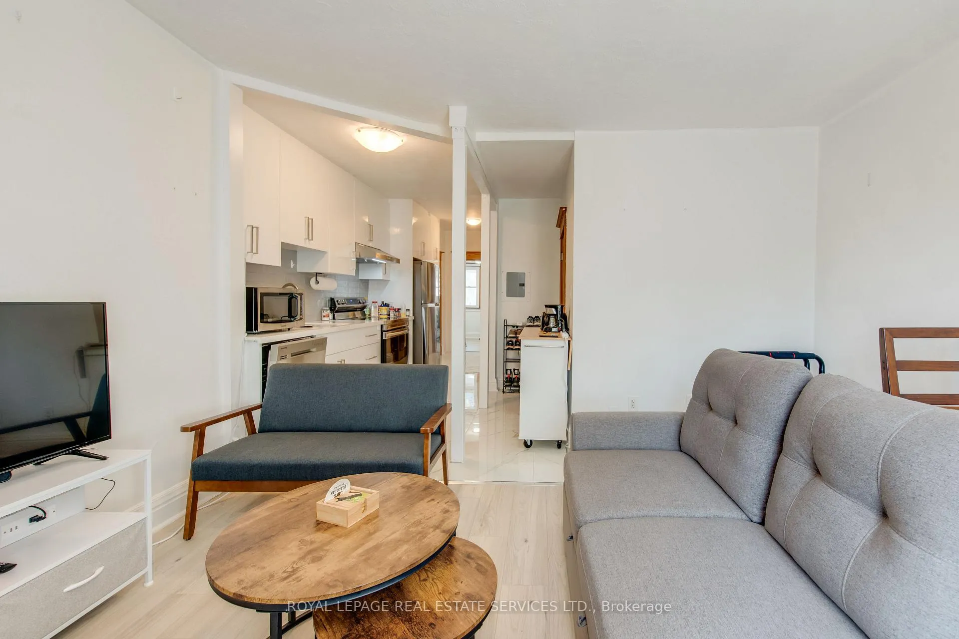 Photo 5 of Unit 2, 18 Shorncliffe Avenue, Toronto, Forest Hill South — HOMEH