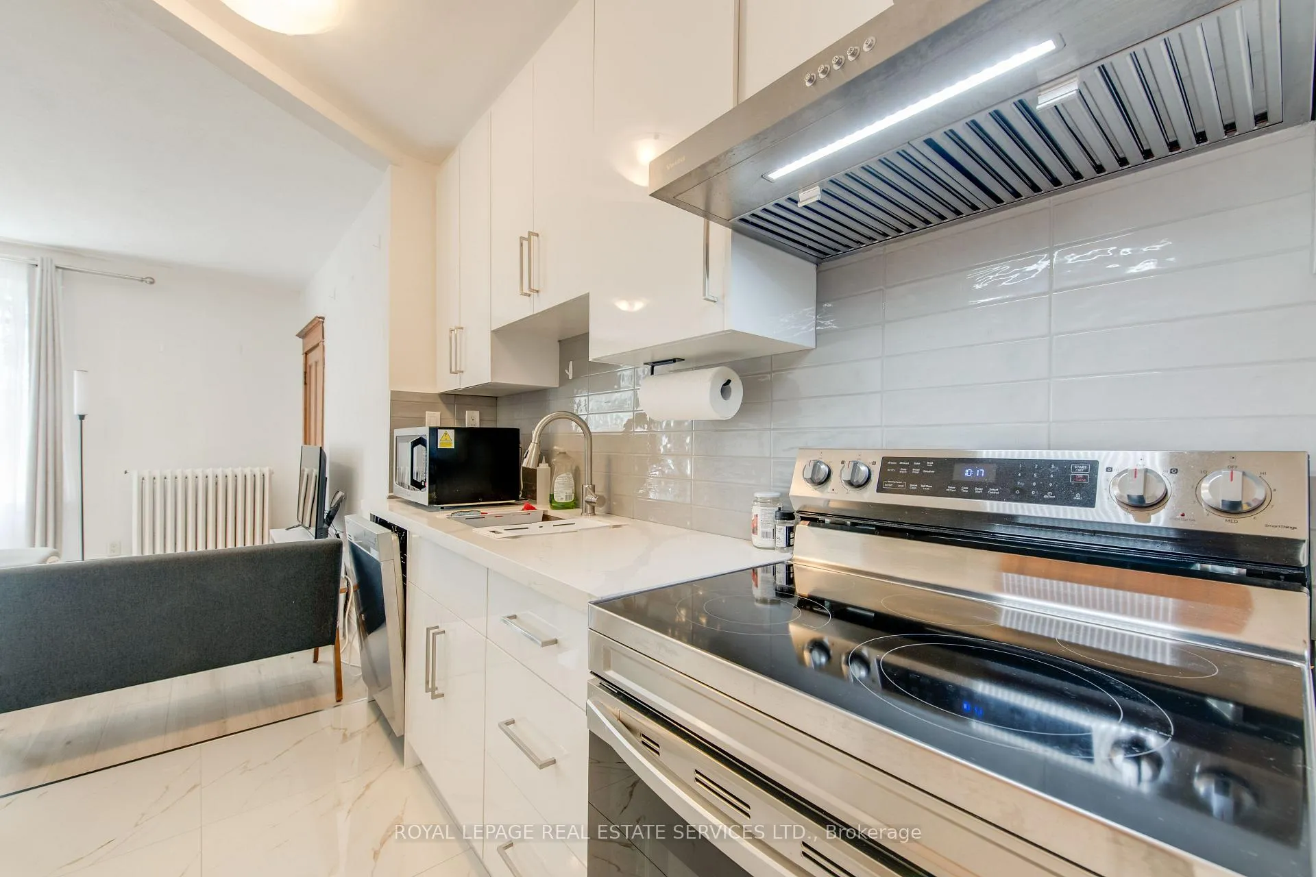 Photo 9 of Unit 2, 18 Shorncliffe Avenue, Toronto, Forest Hill South — HOMEH