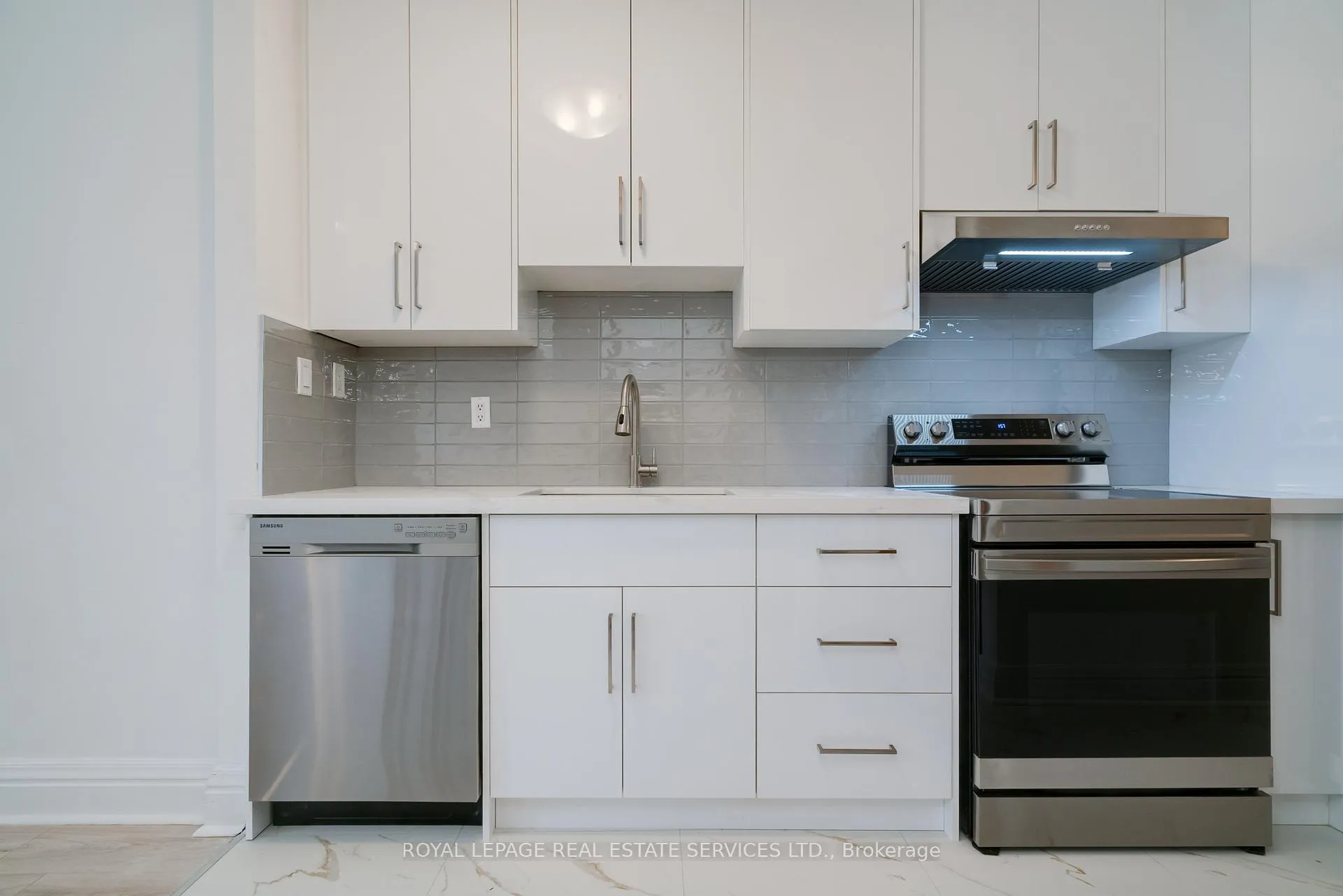 Photo 10 of Unit 2, 18 Shorncliffe Avenue, Toronto, Forest Hill South — HOMEH